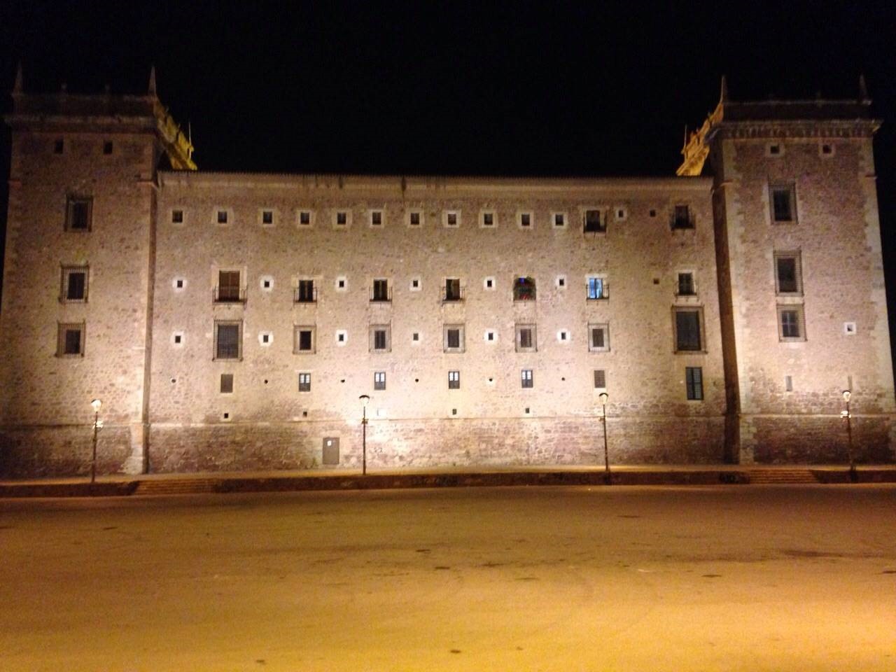 Iluminación de fachadas del Monasterio de Santa María del Puig